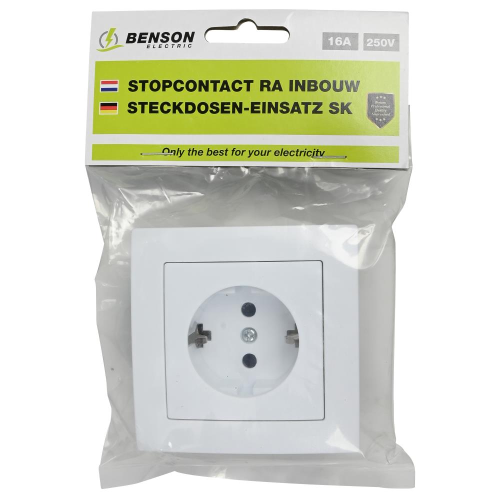 Socket earth flush white