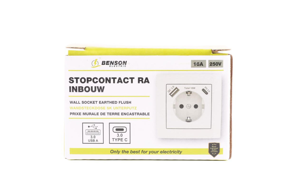 Socket earth flush with USB-A/C white