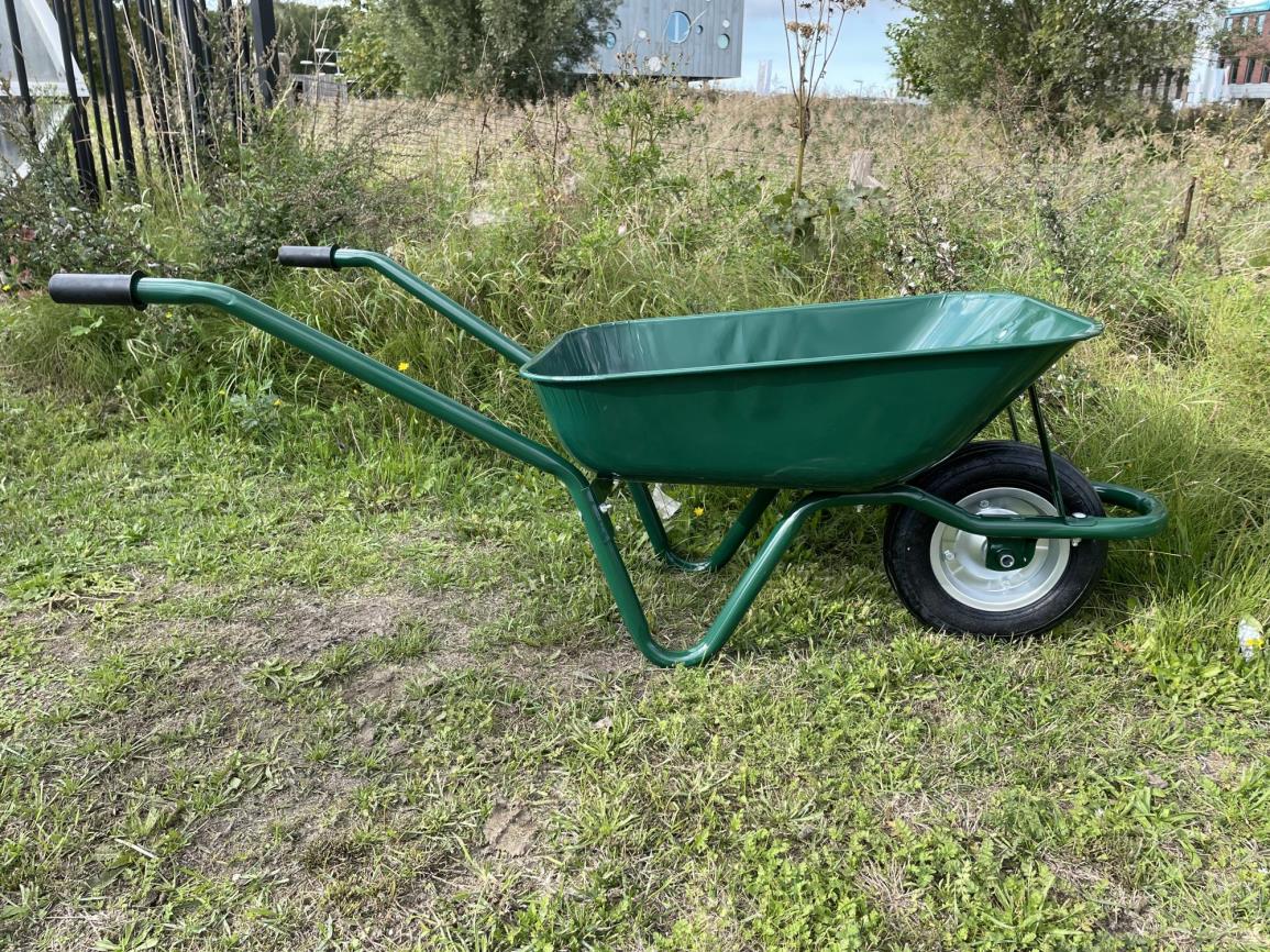 Brouette metal vert