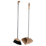Pelle et brosse sur manche marron professionnel