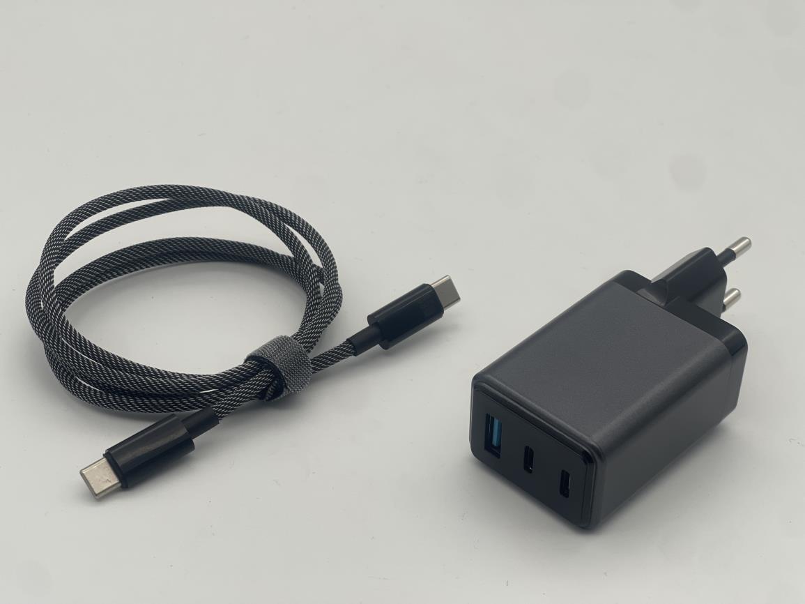 Snellader USB-A en 2xUSB-C + oplaadkabel USB-C, 65W